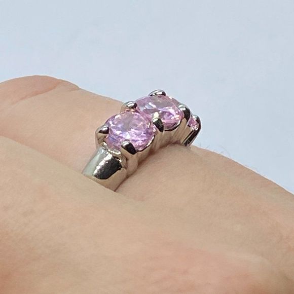 Swarovski Crystal Pink 3 Stone Ring (trilogy, past-present-future) - Picture 8 of 10